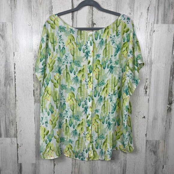 Torrid cactus print blouse top button up in back green white size 3 plus size 3X - Picture 6 of 7